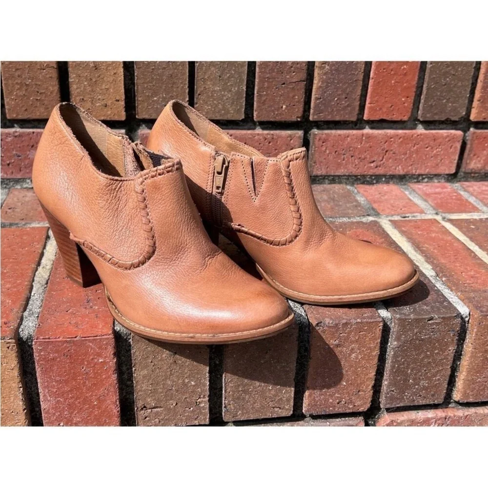 JACK ROGERS leather Kyle pull on boots/booties size 6 1/2